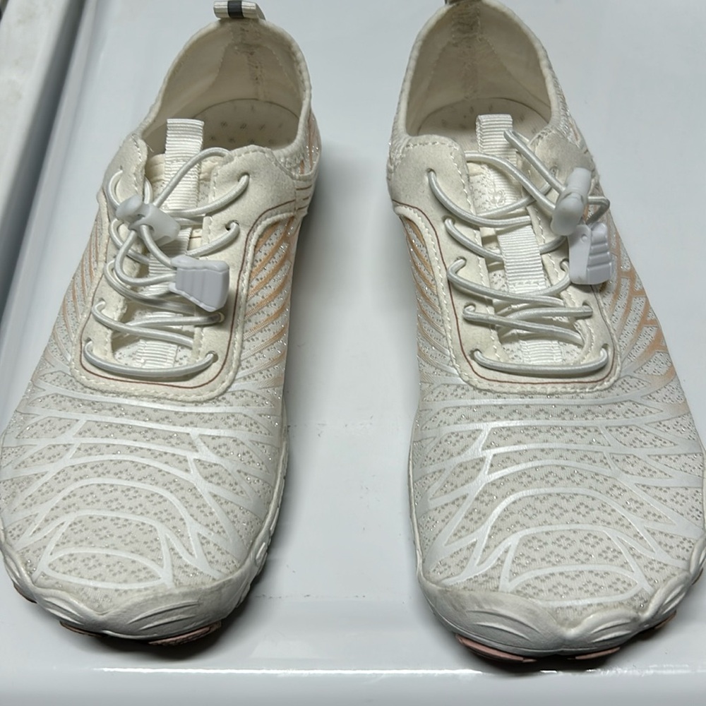 HIKE shoes, white with removable insoles 7 (37).